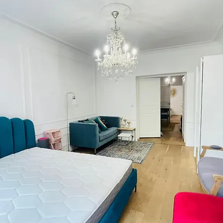 Charming Chateau City Center