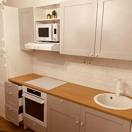 Lägenhet Charming Chateau City Center