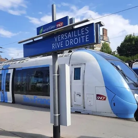 Lägenhet Charming Chateau City Center Versailles