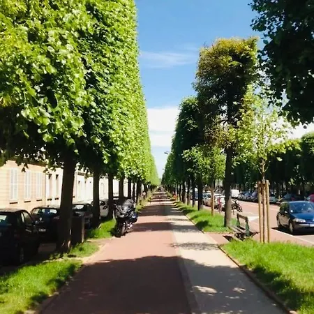 Lägenhet Charming Chateau City Center Versailles