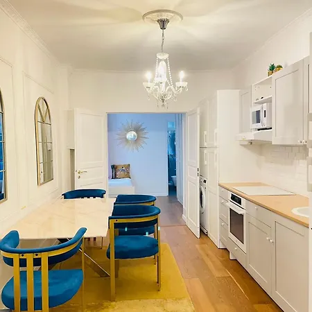 Charming Chateau City Center