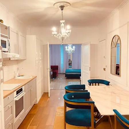 Charming Chateau City Center Lägenhet *