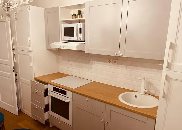 דירה Charming Chateau City Center